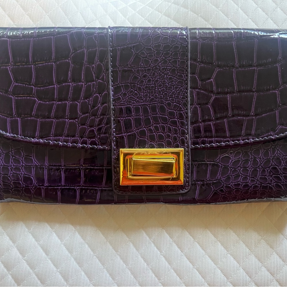Elegant vegan leather Purple Crocodile-Embossed Clutch - Aldo
